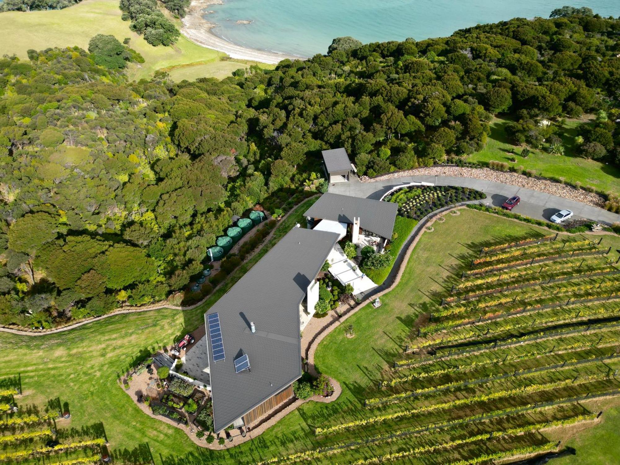 La Bodega Waiheke Island Hotel Surfdale Exterior photo